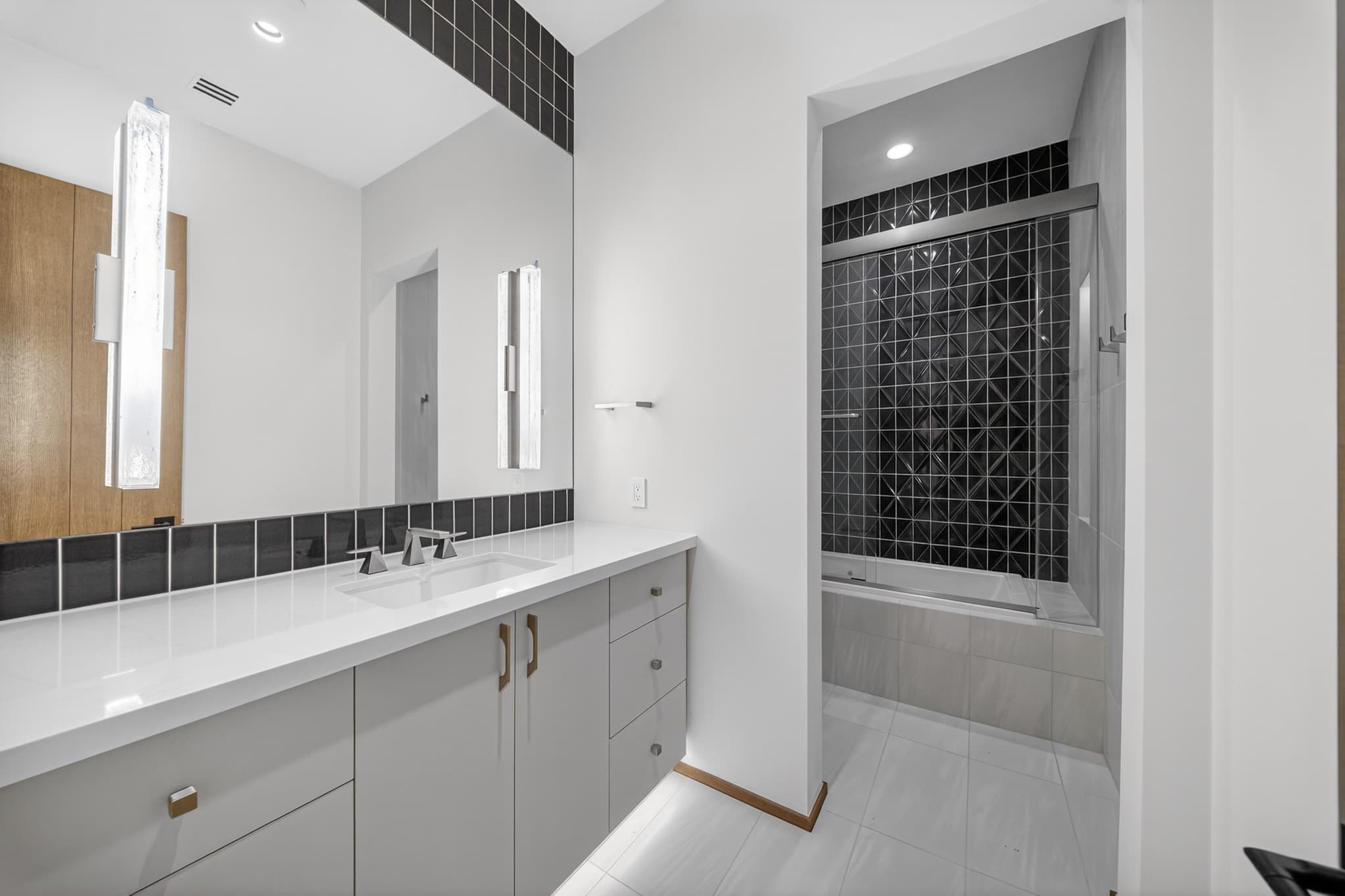 Desert Space thumbnail 13