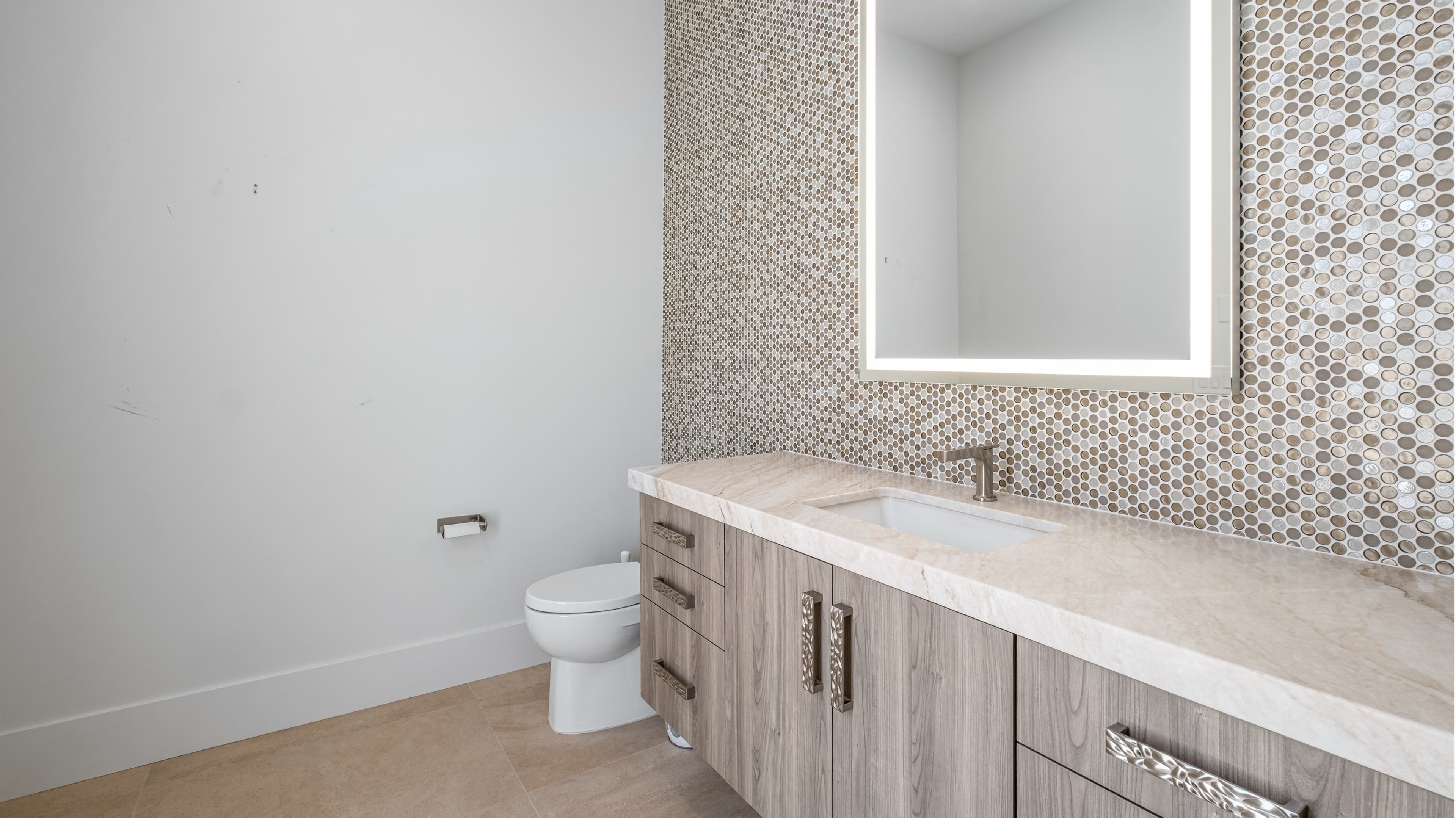 /media/projects/pinnacle-peak-country-club/bathroom-3.jpg